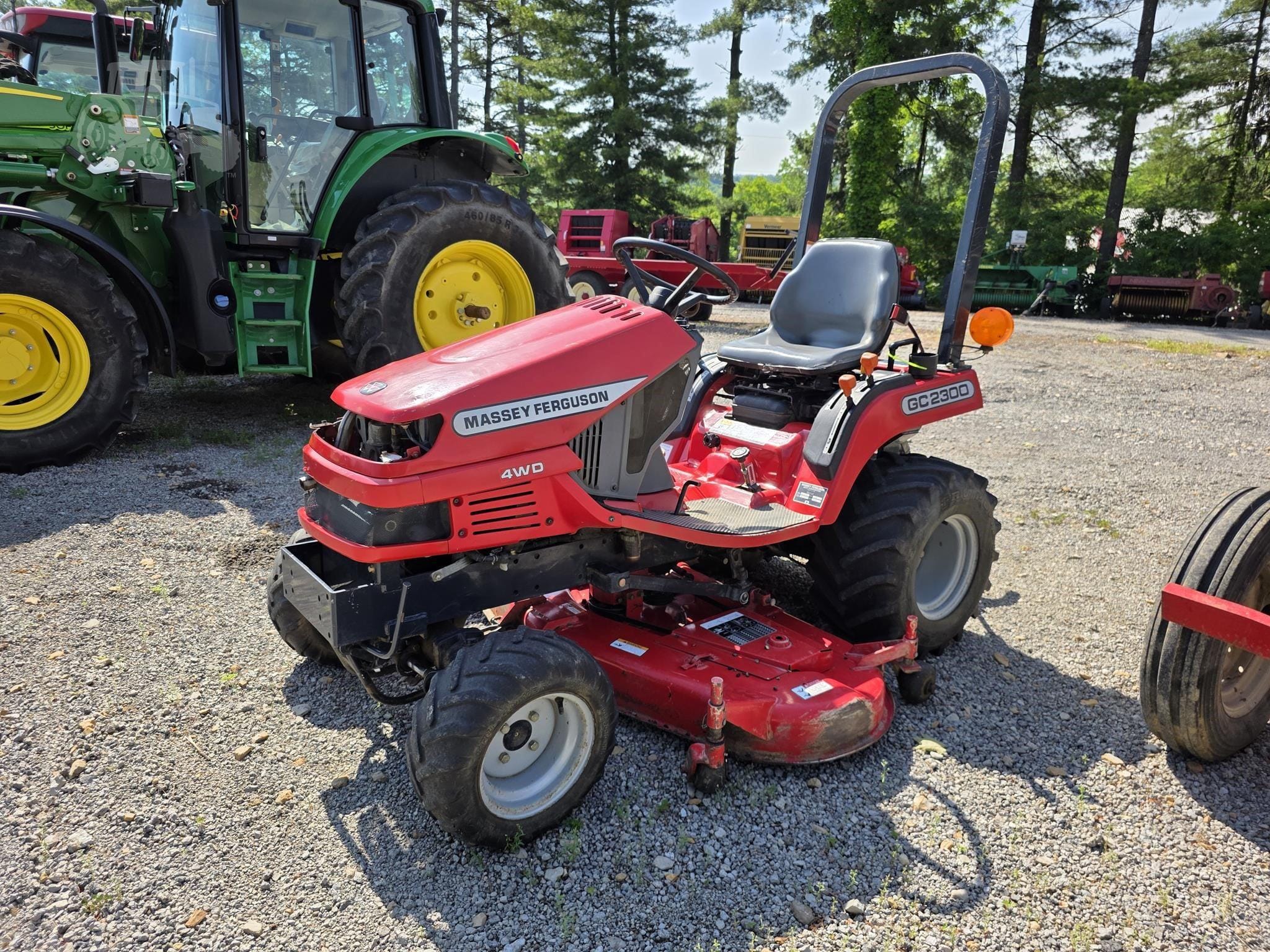 2004 Massey Ferguson GC2300 Equipment Image0