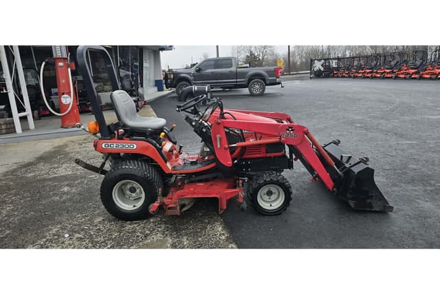 Image of Massey Ferguson GC2300 equipment image 3