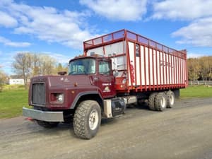 2004 Meyer 8124 Image