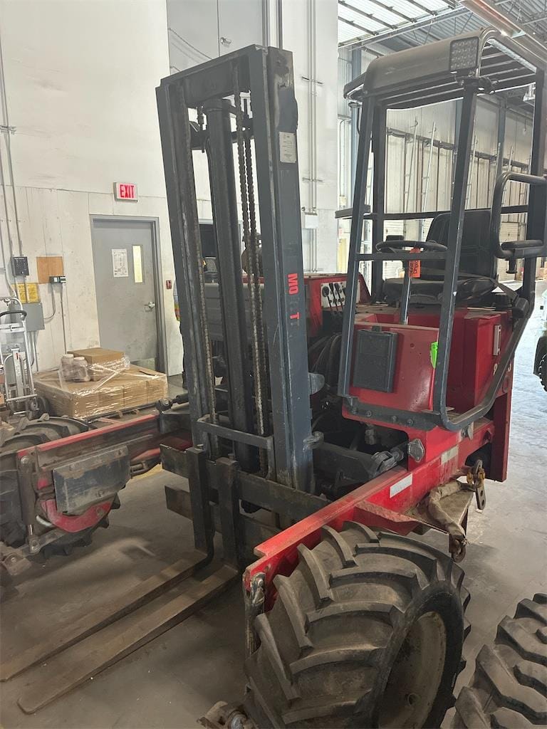 2004 Moffett M5500 Equipment Image0