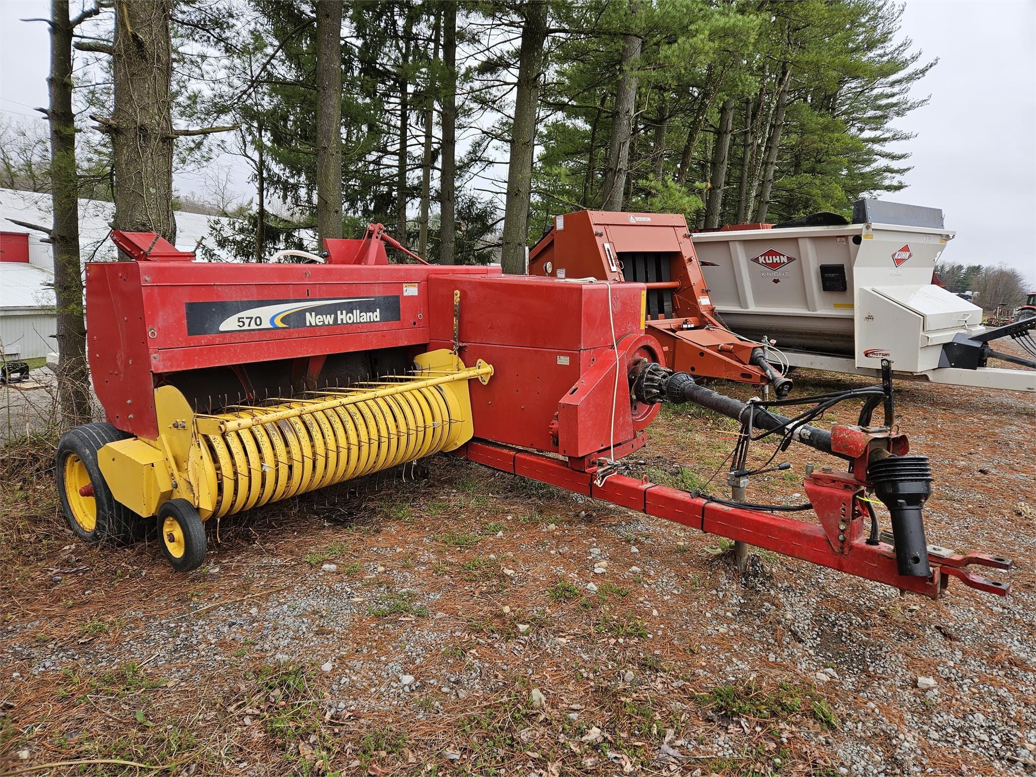2004 New Holland 570 Equipment Image0