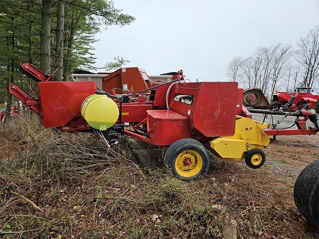 Image of New Holland 570 equipment image 4