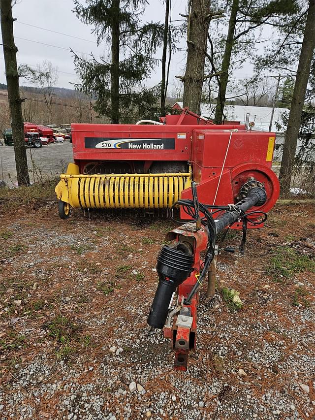 Image of New Holland 570 equipment image 3