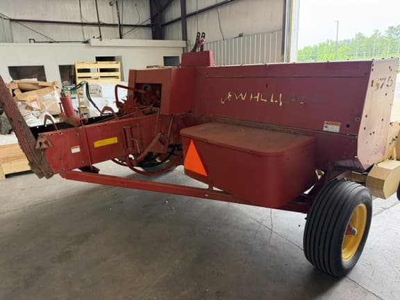 Image of New Holland 575 equipment image 3