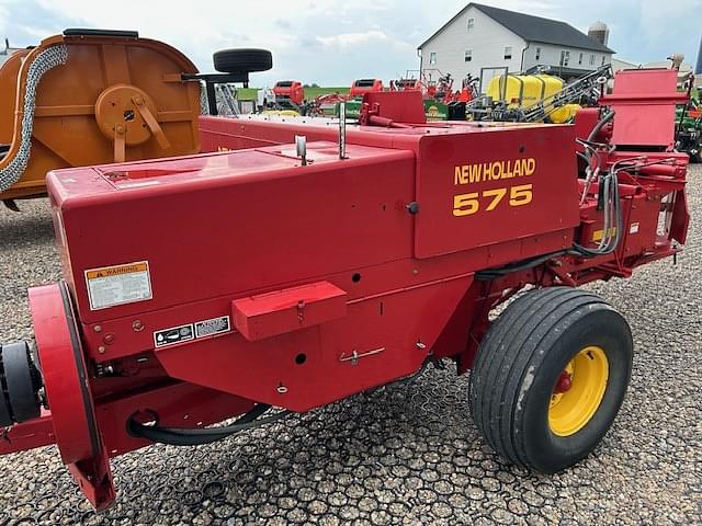Image of New Holland 575 equipment image 2