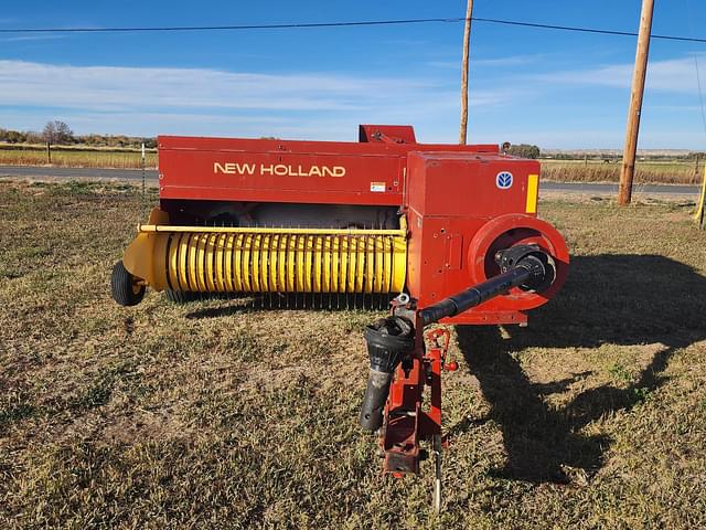 Image of New Holland 580 equipment image 1