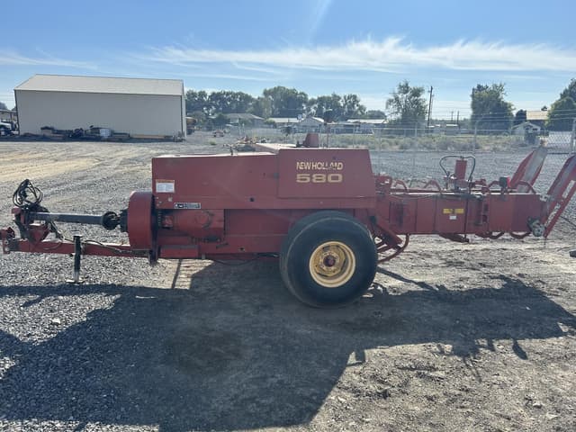 Image of New Holland 580 equipment image 2
