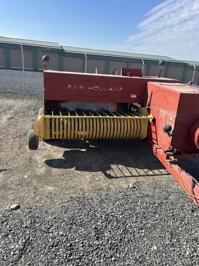 Image of New Holland 580 equipment image 1