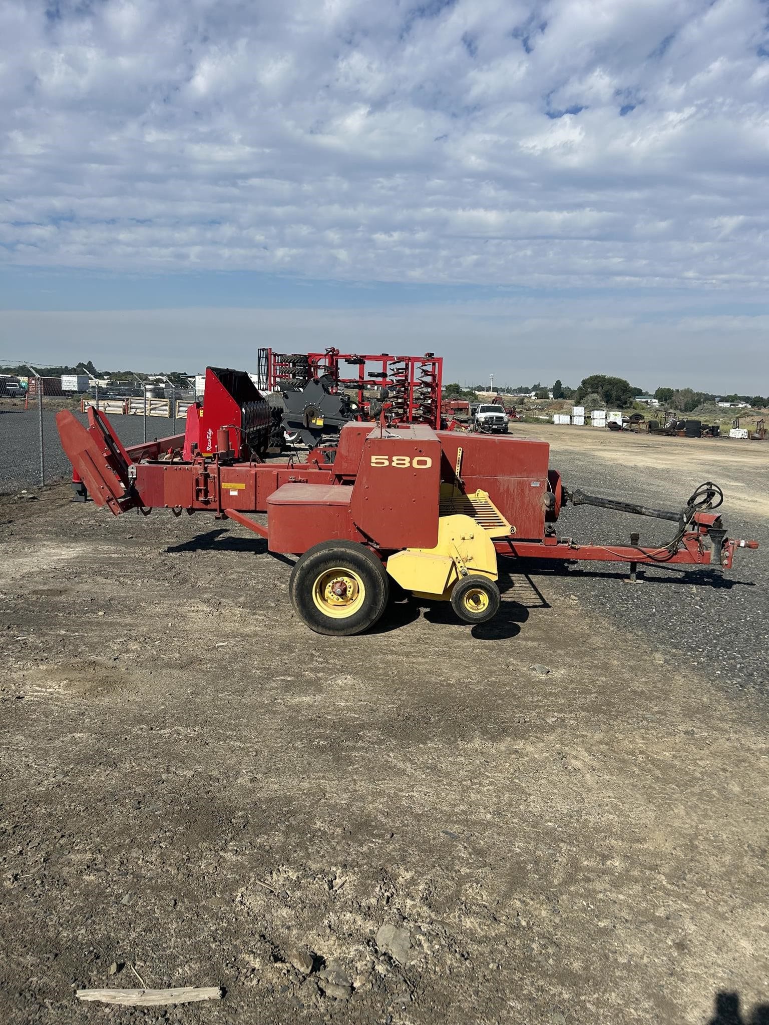 2004 New Holland 580 Equipment Image0