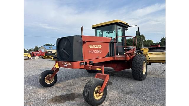 Image of New Holland HW320 equipment image 2