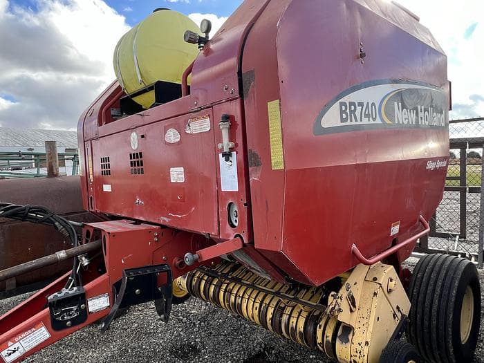 Image of New Holland BR740 Primary image
