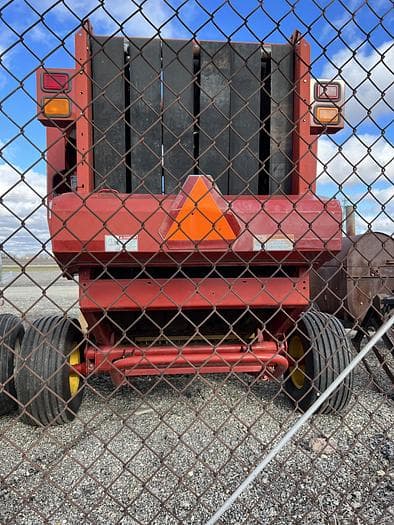 Image of New Holland BR740 equipment image 3