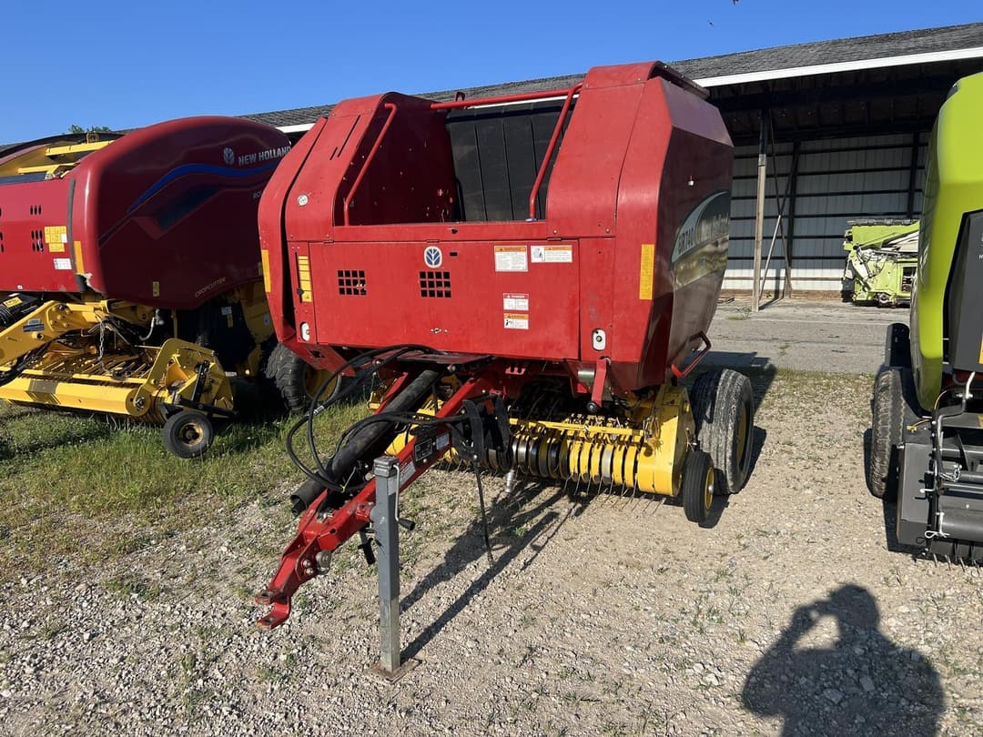 Image of New Holland BR740 Primary image