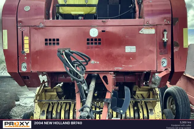 Image of New Holland BR740 equipment image 1