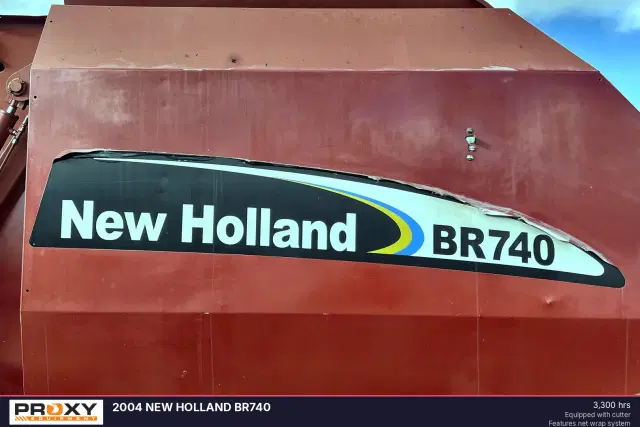 Image of New Holland BR740 equipment image 2