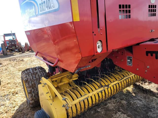 Image of New Holland BR740A equipment image 4