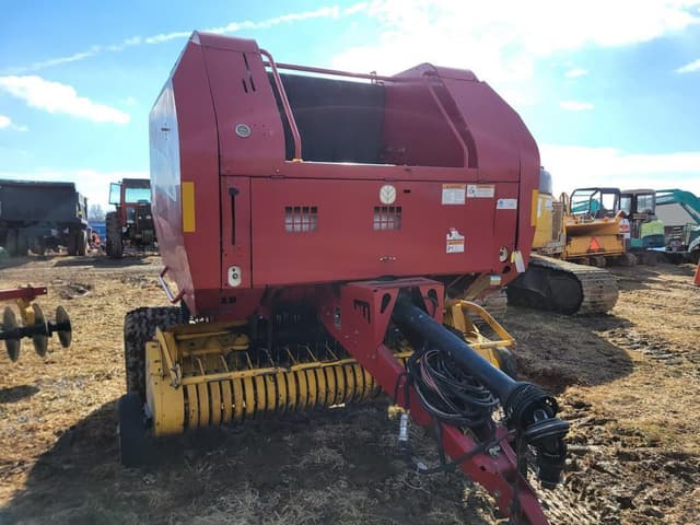 Image of New Holland BR740A equipment image 2