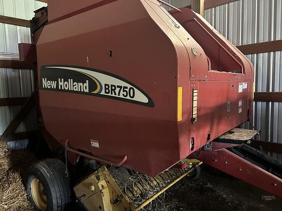 Image of New Holland BR750 Primary image