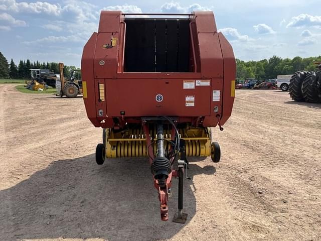 Image of New Holland BR750 equipment image 2