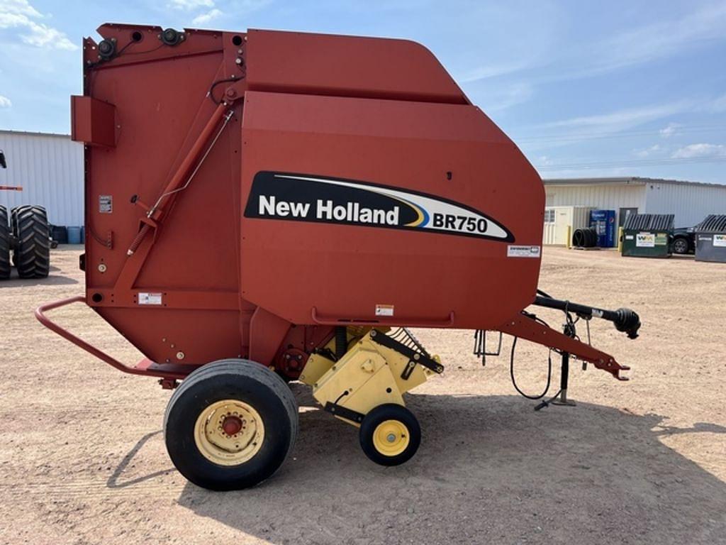 Image of New Holland BR750 Primary image