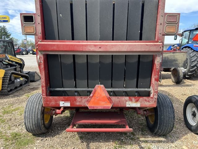 Image of New Holland BR770 equipment image 3