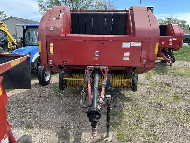 Image of New Holland BR770 equipment image 1