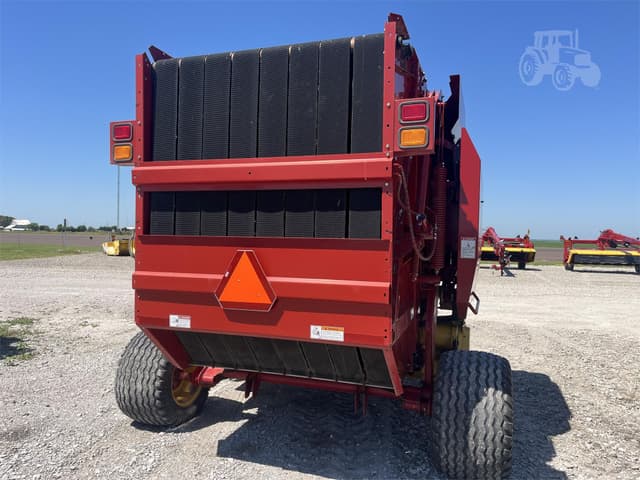 Image of New Holland BR780 equipment image 2