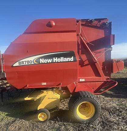 Image of New Holland BR780 Primary image