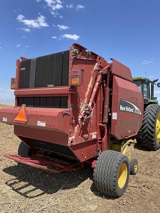 Image of New Holland BR780 equipment image 1