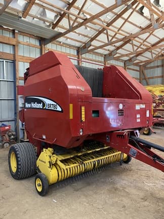 Image of New Holland BR780 equipment image 1