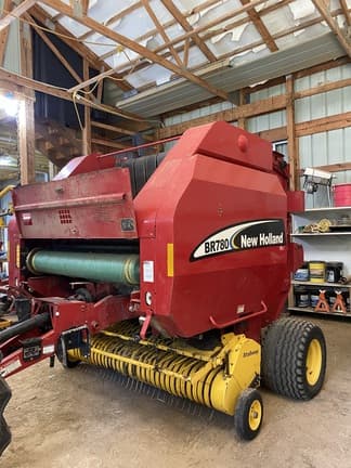 Image of New Holland BR780 equipment image 2