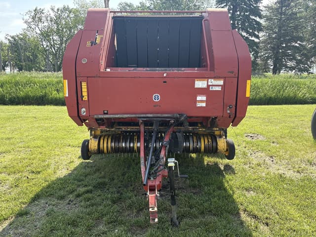 Image of New Holland BR780 equipment image 4