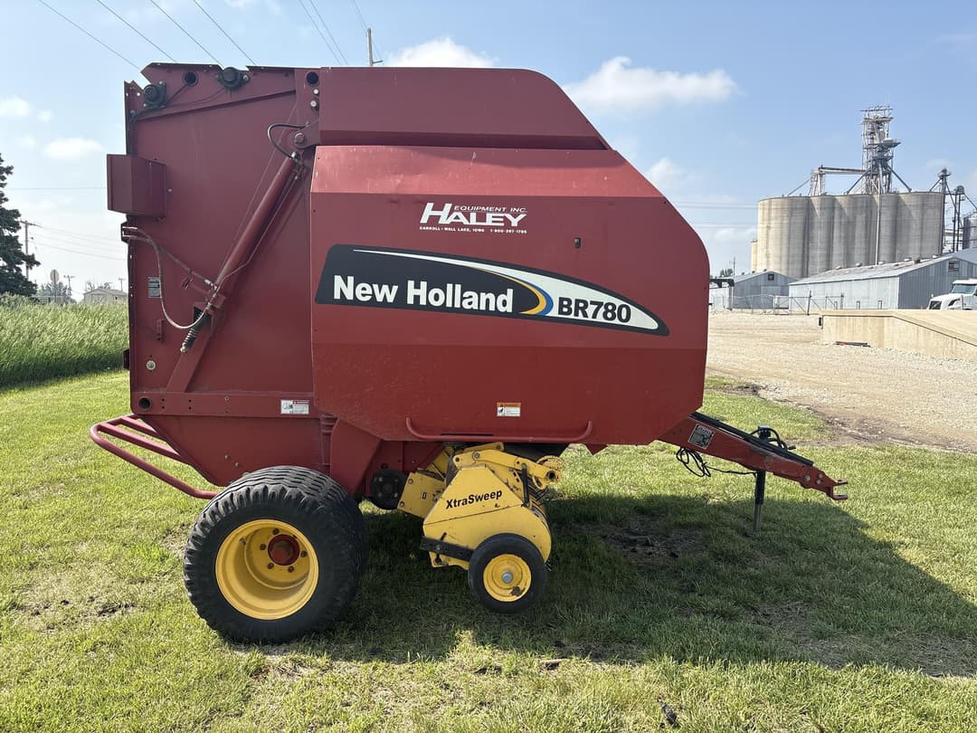 Image of New Holland BR780 Primary image