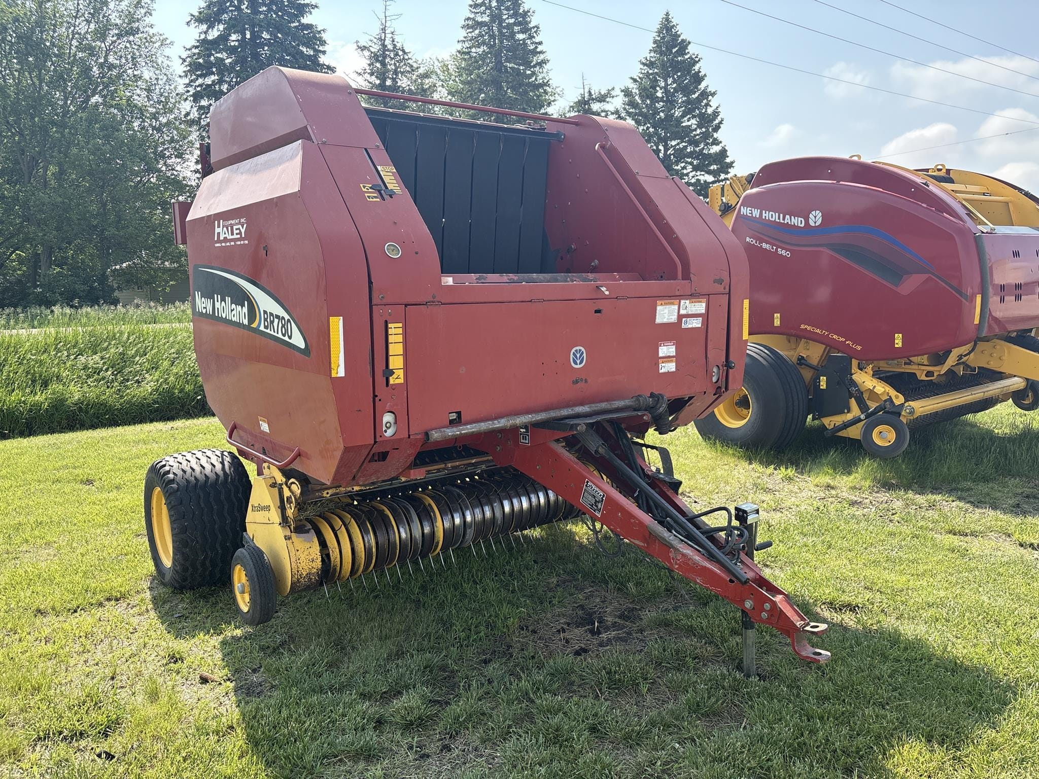 2004 New Holland BR780 Equipment Image0