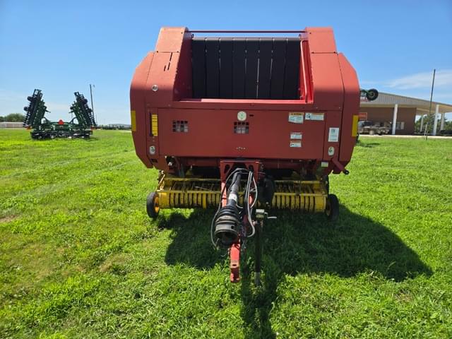 Image of New Holland BR780 equipment image 1
