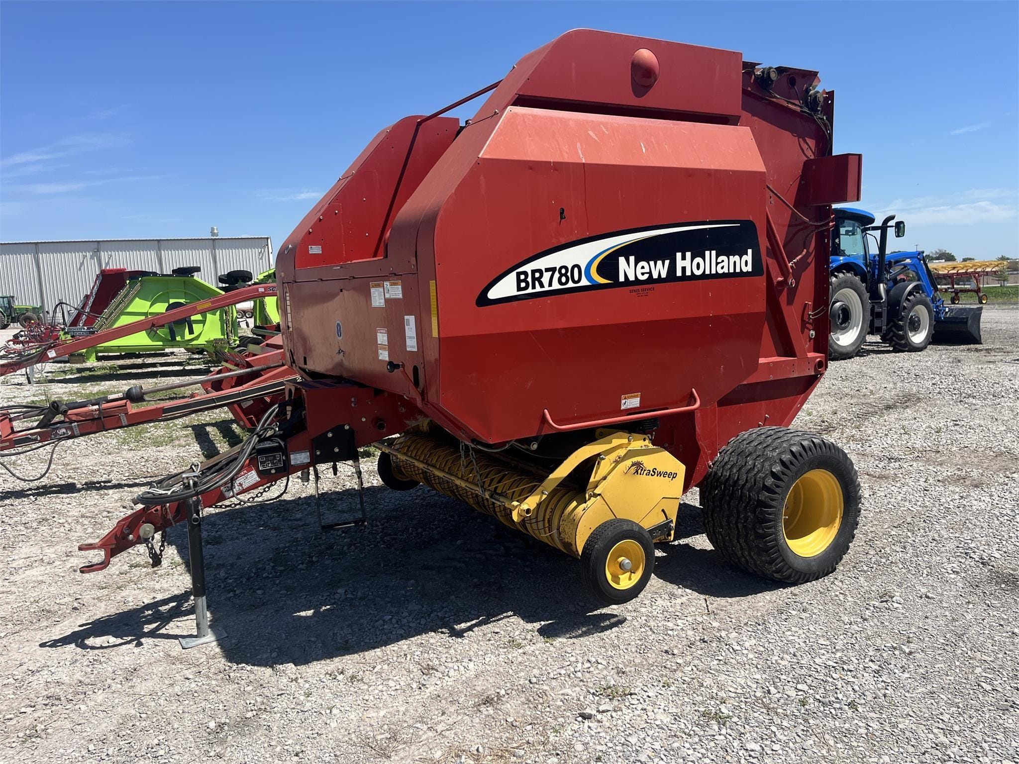 2004 New Holland BR780 Equipment Image0