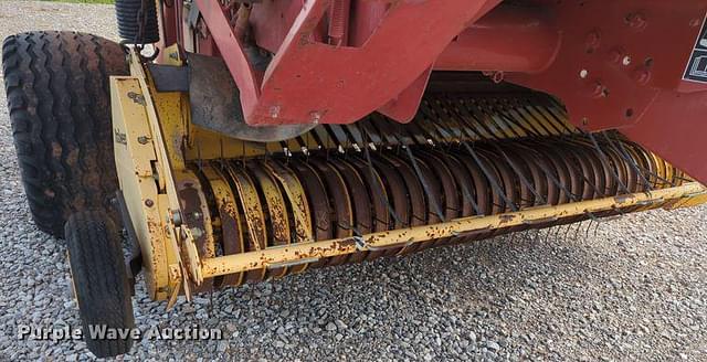 Thumbnail image New Holland BR780 11