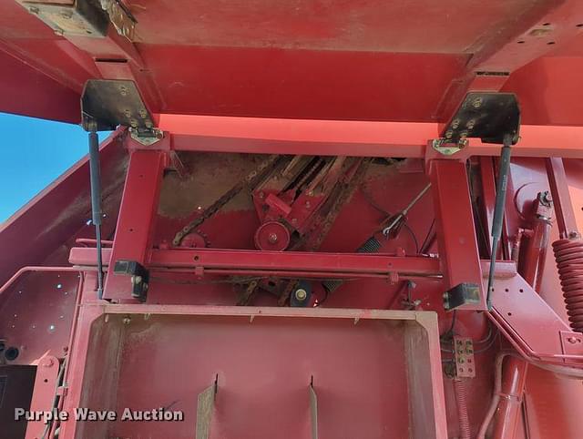 Thumbnail image New Holland BR780 18