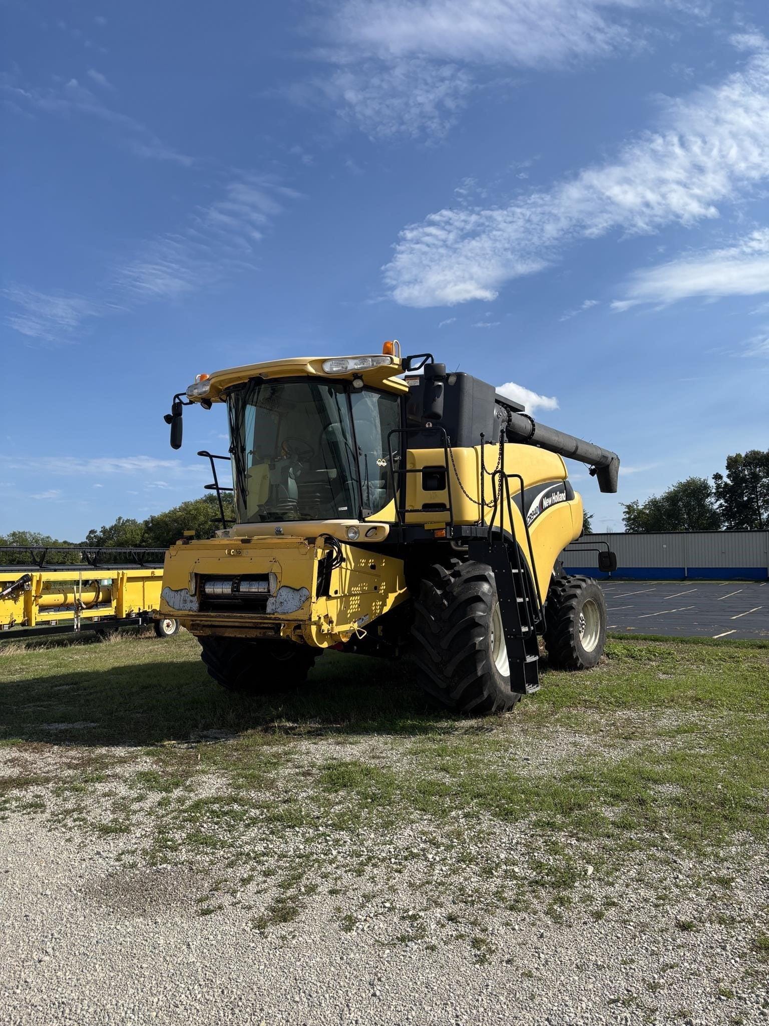 2004 New Holland CR940 Equipment Image0