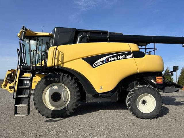 Image of New Holland CR970 equipment image 2