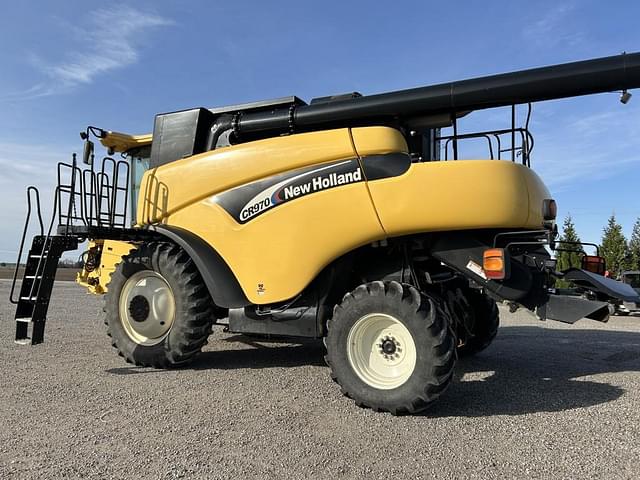 Image of New Holland CR970 equipment image 4