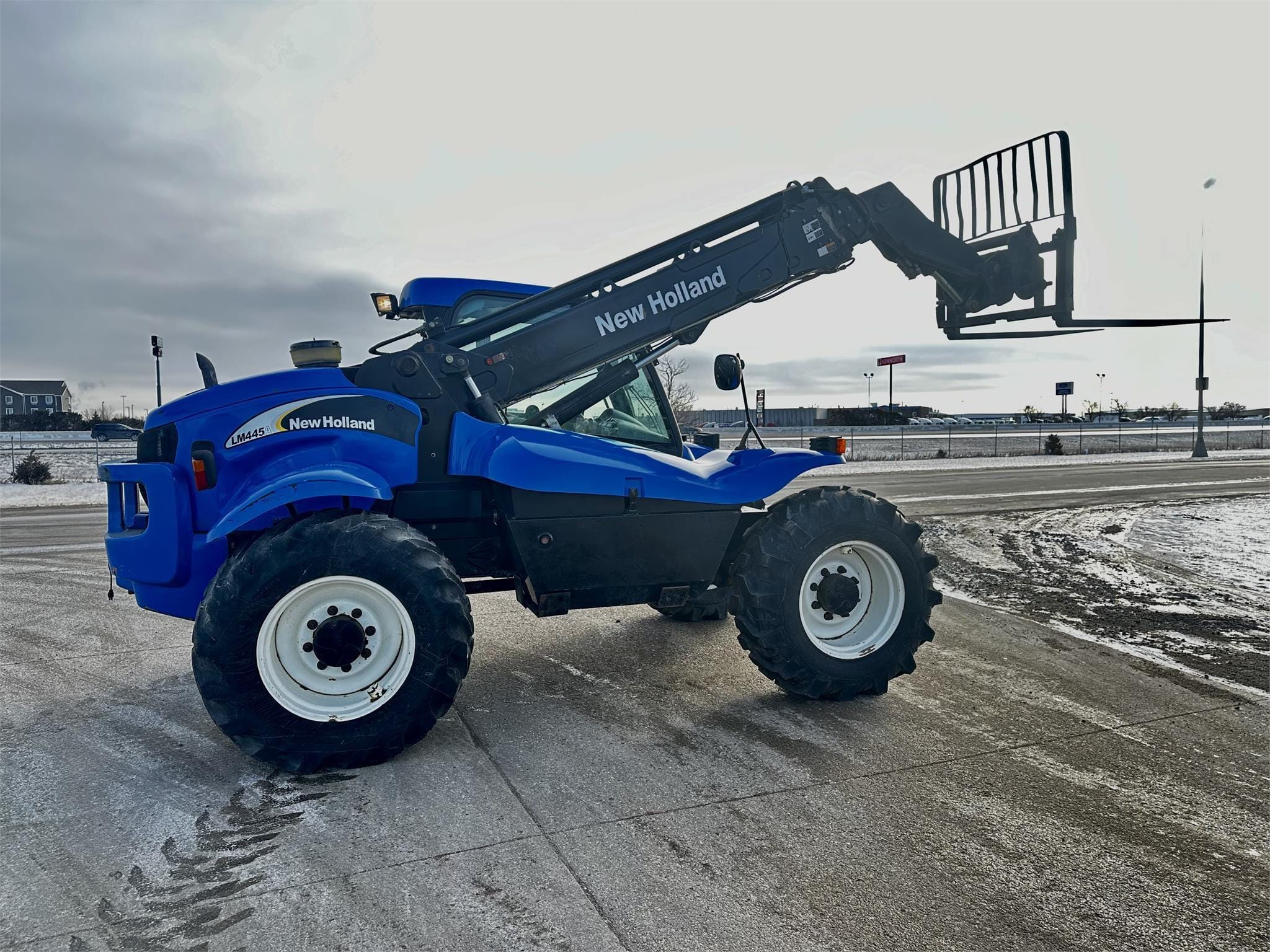 Main image New Holland LM445A