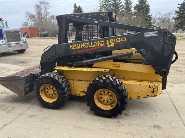 Image of New Holland LS180 equipment image 3