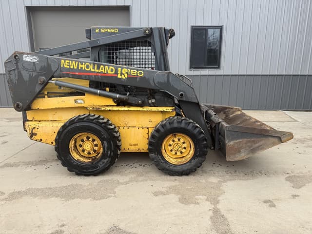 Image of New Holland LS180 equipment image 2