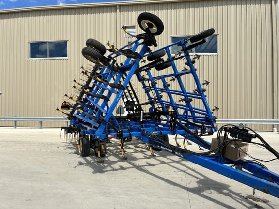 2004 New Holland ST250 Equipment Image0