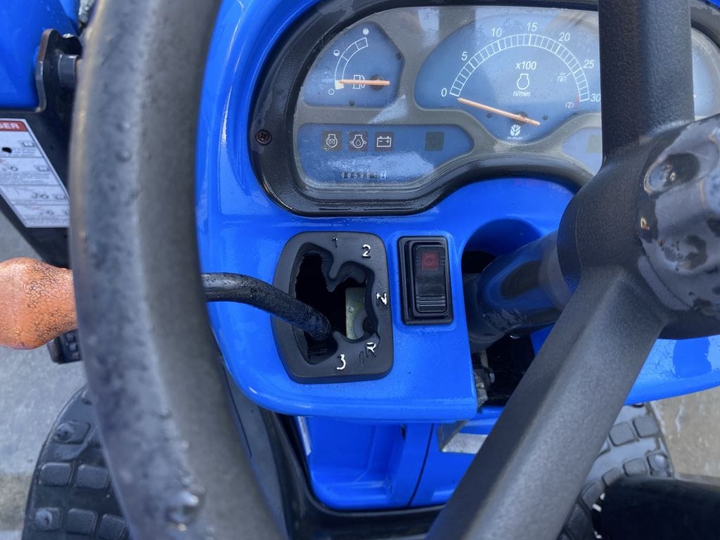 2004 New Holland TC29DA Equipment Image0