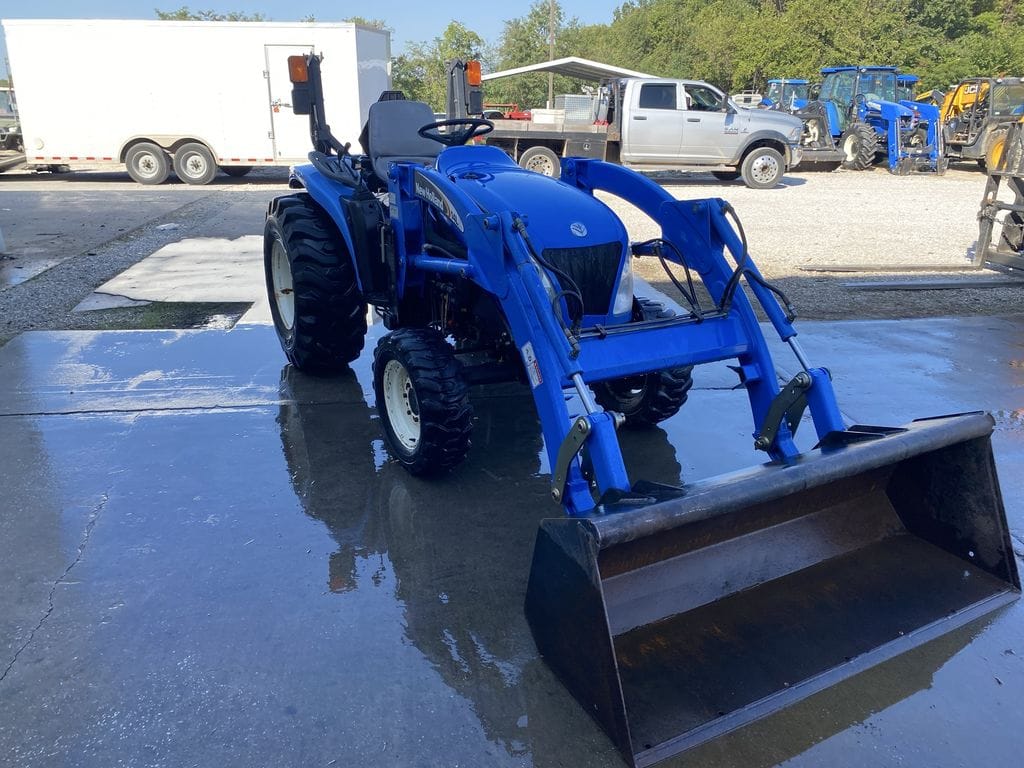 2004 New Holland TC29DA Equipment Image0