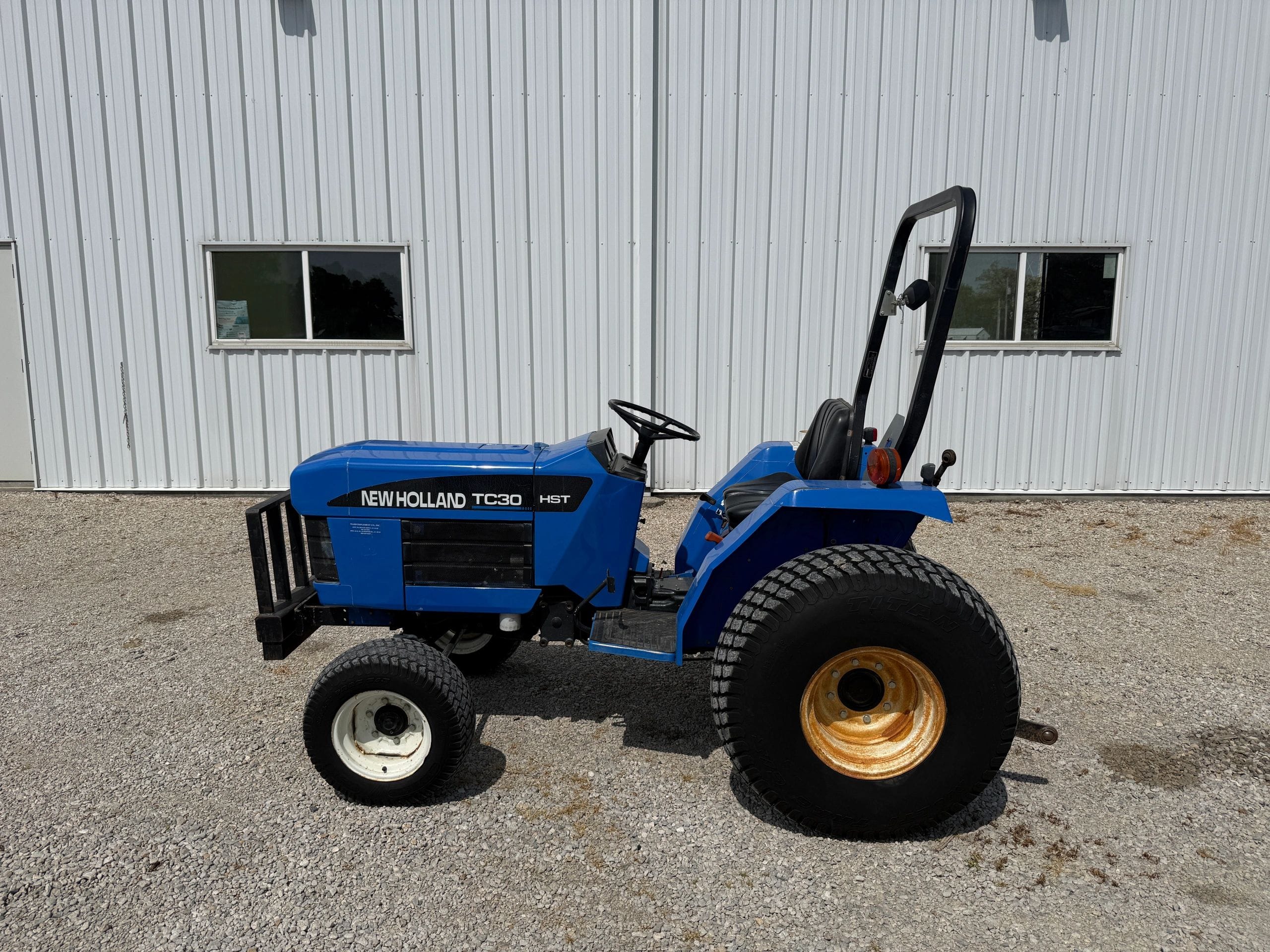 2004 New Holland TC30 Equipment Image0