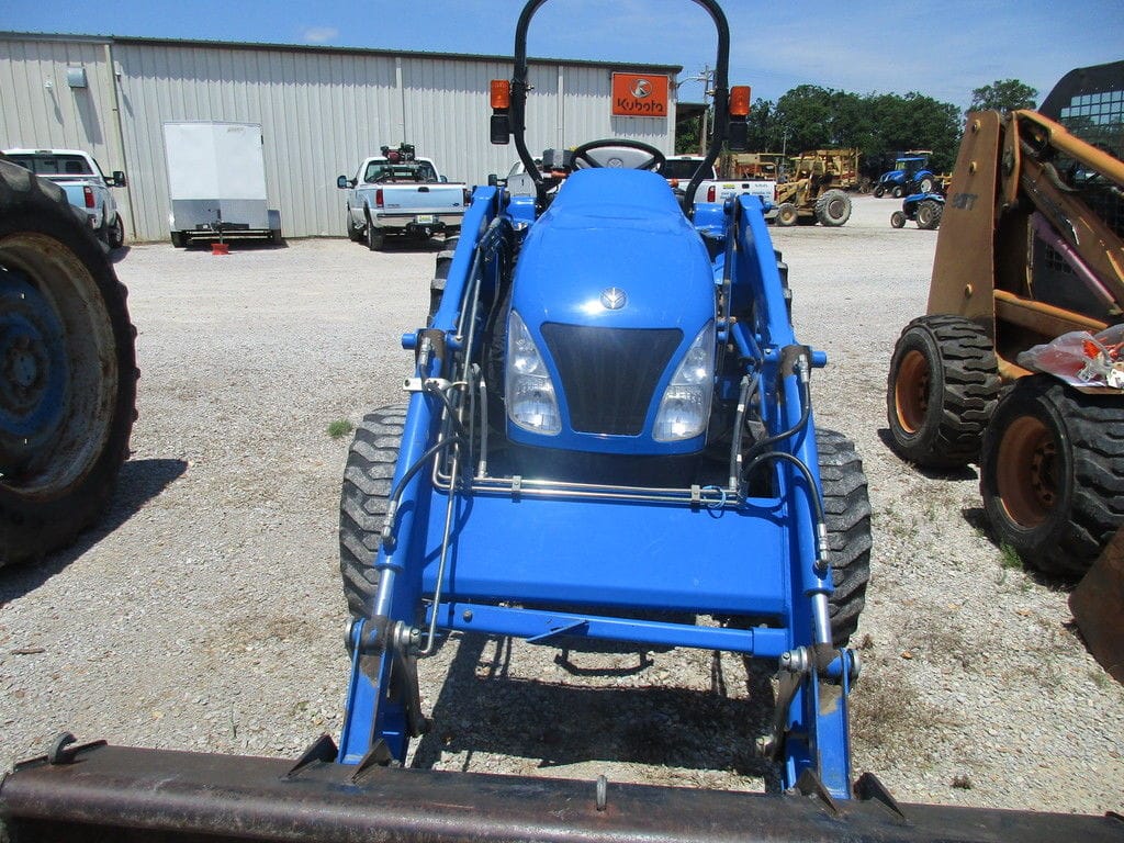 2004 New Holland TC40A Equipment Image0