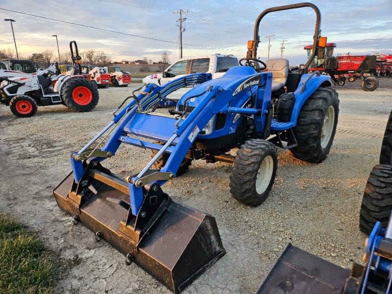 2004 New Holland TC45DA Equipment Image0